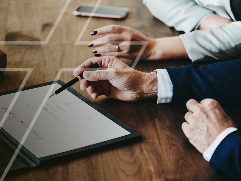 Qual a diferença entre atestado e certidão de óbito?